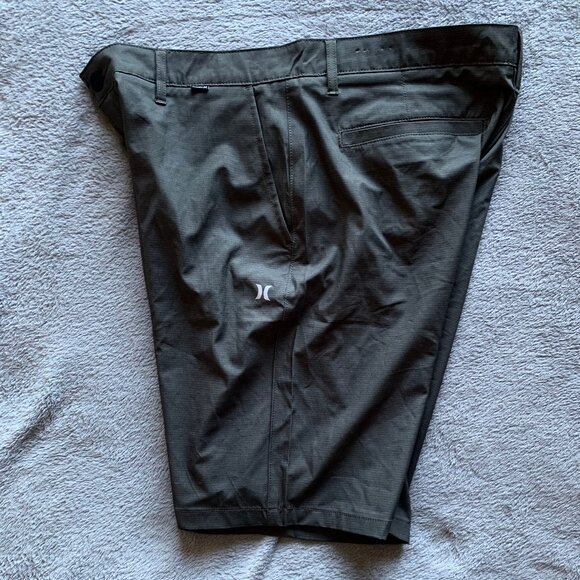 Hurley Hybrid Knee Length Walking Shorts. Excellent condition. 38 Waist. - Picture 1 of 9